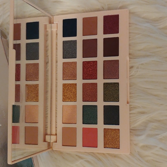 💝FIRM! NWT CIATE LONDON THE EDITOR EYESHADOW PALETTE LIMITED EDITION - Picture 12 of 15